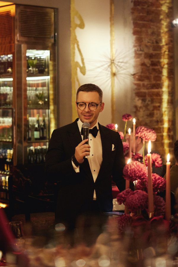 Ведущие Вадим Коробков