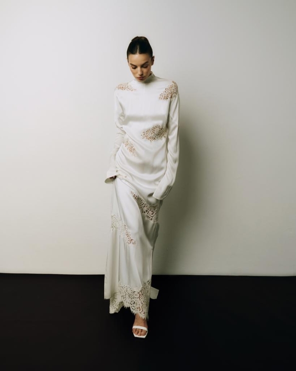 Кружевное свадебное платье — это модно. Нашли