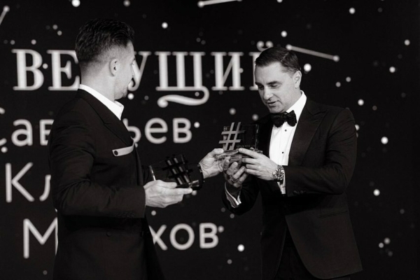 Ведущие Олег Савельев
