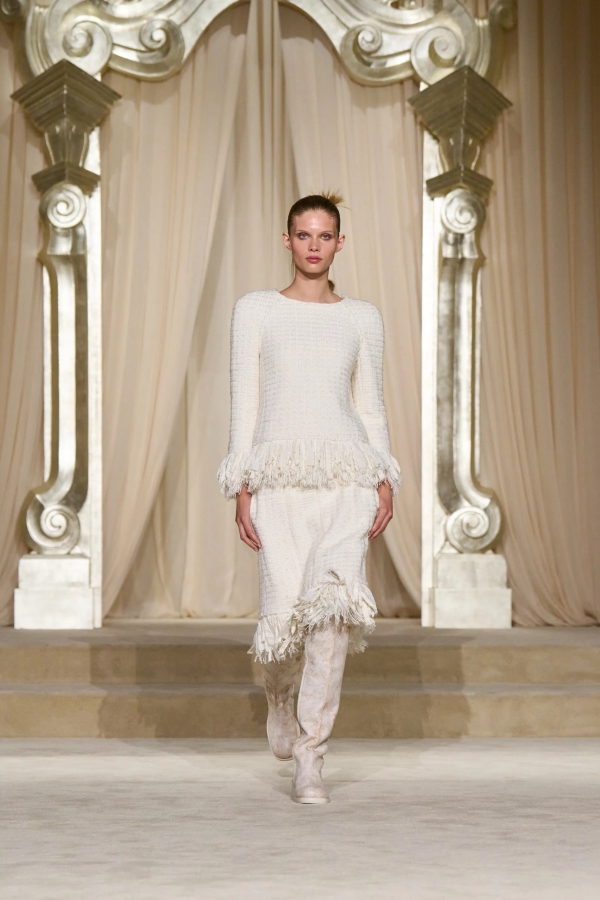 Невеста Chanel на Неделе высокой моды в