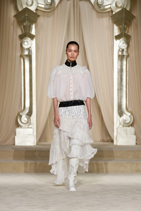 Невеста Chanel на Неделе высокой моды в