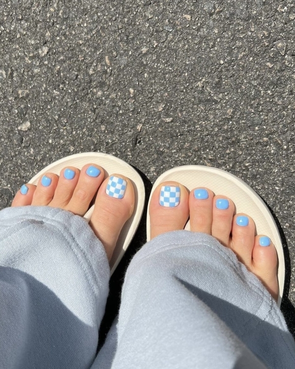 Педикюр, который мы заслужили. Главные nail-тренды лета
