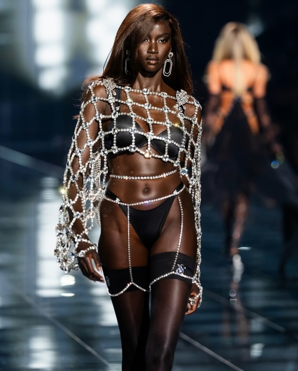 Ангелы Victoria's Secret снова на подиуме! Каким