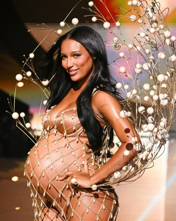 Ангелы Victoria's Secret снова на подиуме! Каким