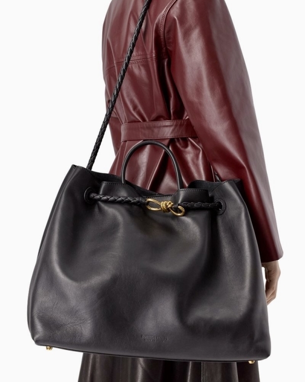 Показываем самые модные сумки сезона — в