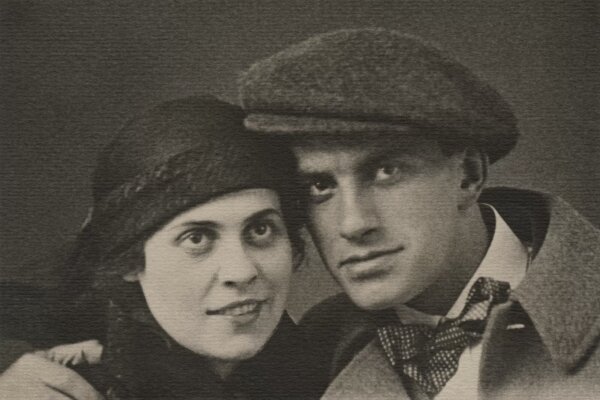 Элегантный Хэллоуин в «Омуте», Астор Пьяццолла в