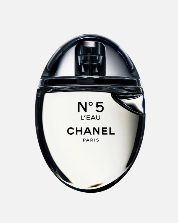 Угадаете, кто стал новым лицом аромата Chanel