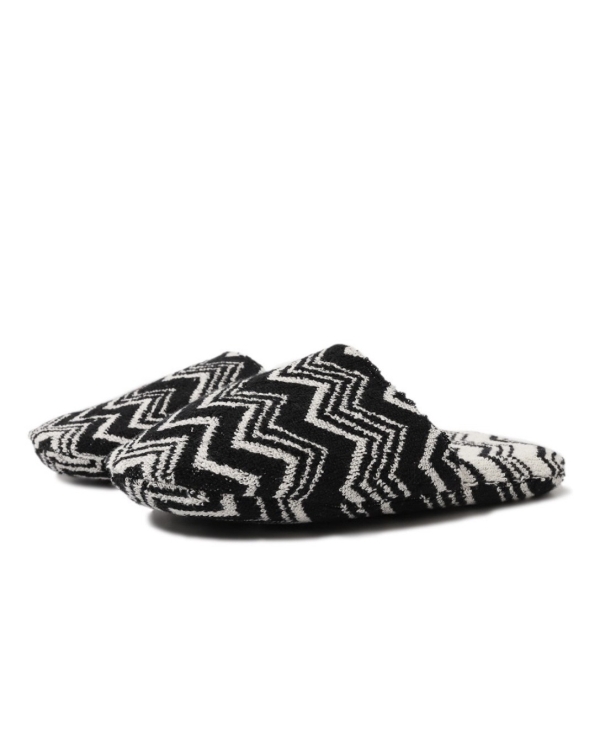 Чёрно-белые домашние тапочки Missoni с фирменным зигзагом